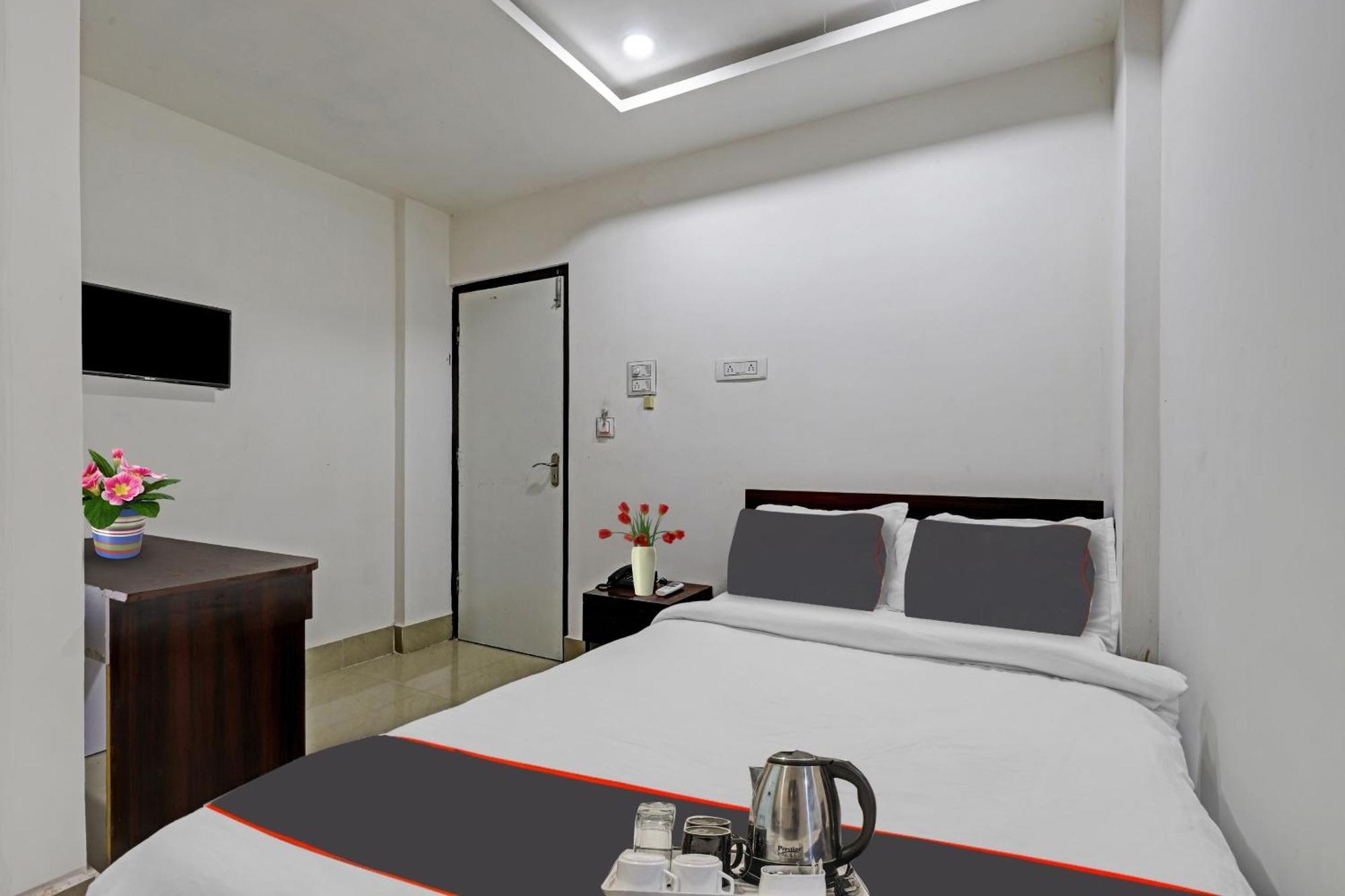 Hotel O Lakhi Guest House Guwahati Buitenkant foto