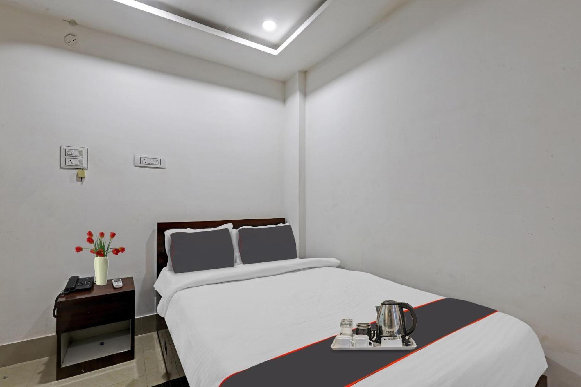 Hotel O Lakhi Guest House Guwahati Buitenkant foto