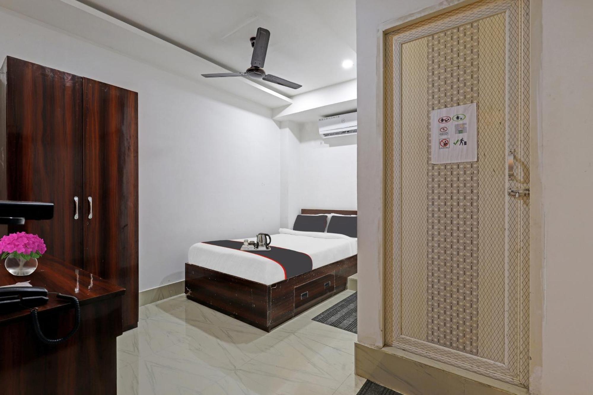 Hotel O Lakhi Guest House Guwahati Buitenkant foto