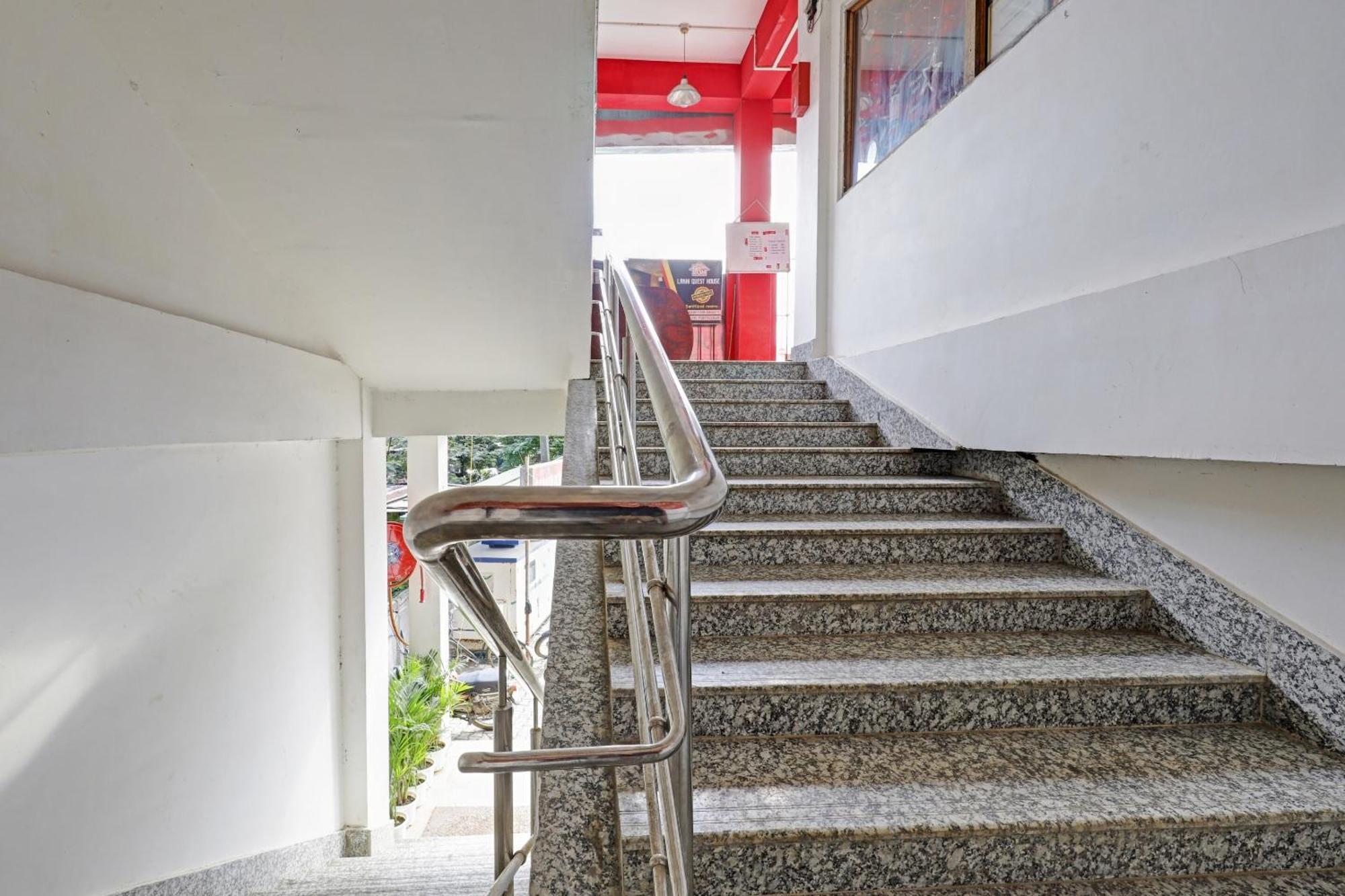 Hotel O Lakhi Guest House Guwahati Buitenkant foto