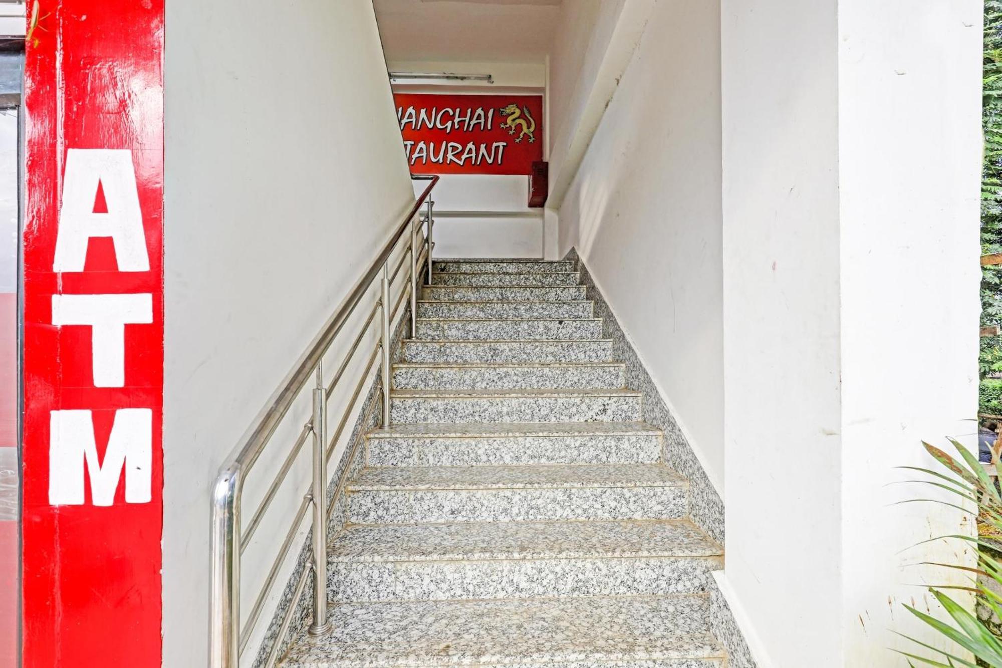 Hotel O Lakhi Guest House Guwahati Buitenkant foto